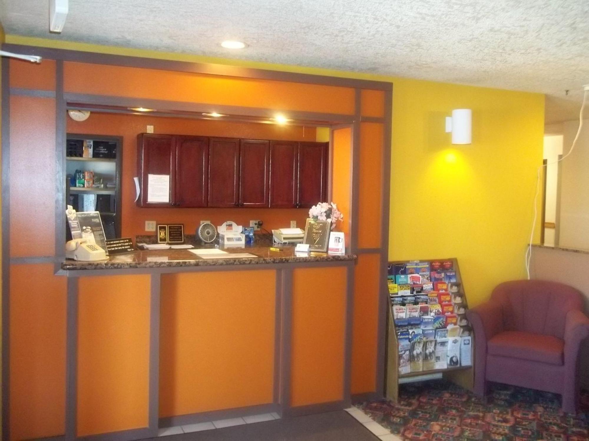 Super 8 By Wyndham Moriarty Motel Exterior foto